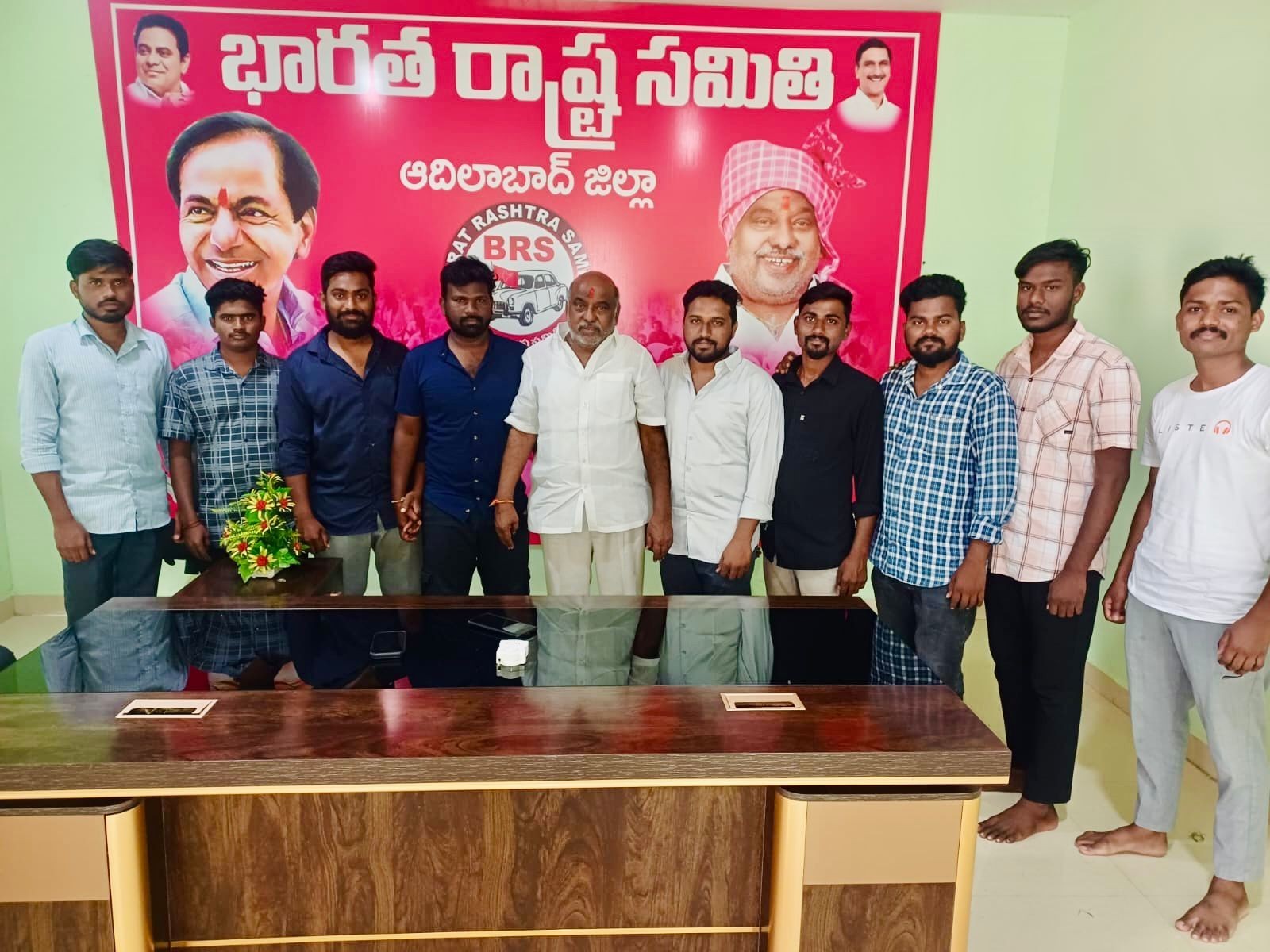 మాజీ మంత్రిని కలిసిన అంకోలి బీఆర్ఎస్ నేతలు