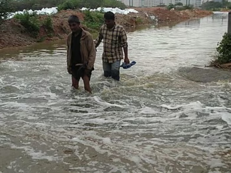 అలుగు పారితే రోడ్లు బంద్.. ఇంకెన్నాళ్లు..?