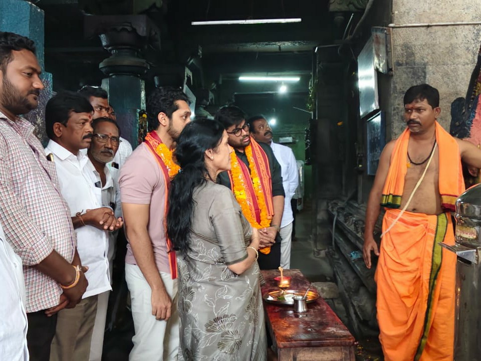 వీరబ్రహ్మేంద్ర స్వామిని దర్శించుకున ఎంపీ కుటుంబ సభ్యులు