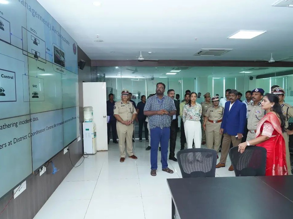 డీజీపీ కార్యాలయంలో హోంమంత్రి సమీక్షా సమావేశం