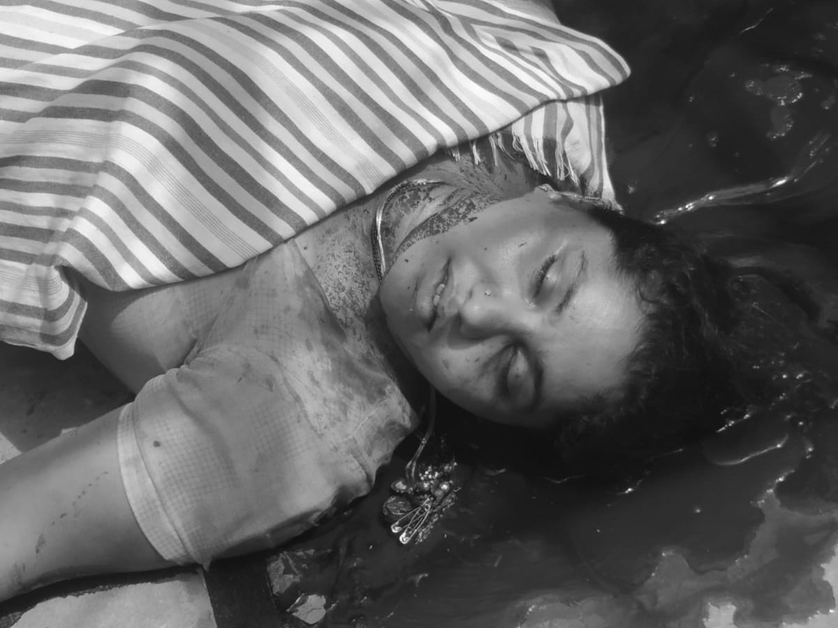 దారుణం.. భార్యను గొడ్డలితో నరికి చంపిన భర్త