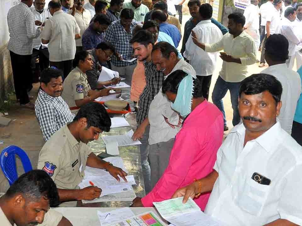 మద్యం టెండర్లకు నేటి వరకు ఒకే ఒక దరఖాస్తు