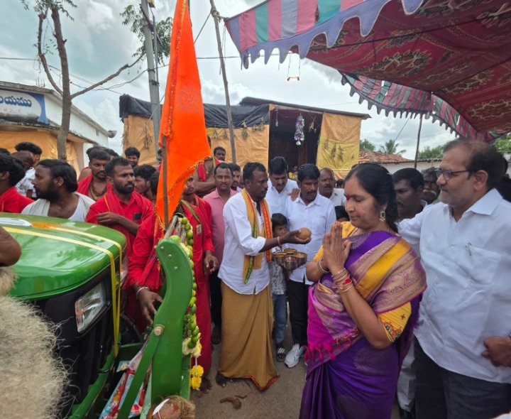 దుర్గామాత శోభాయాత్రలో పాల్గొన్న మాజీ ఎమ్మెల్యే