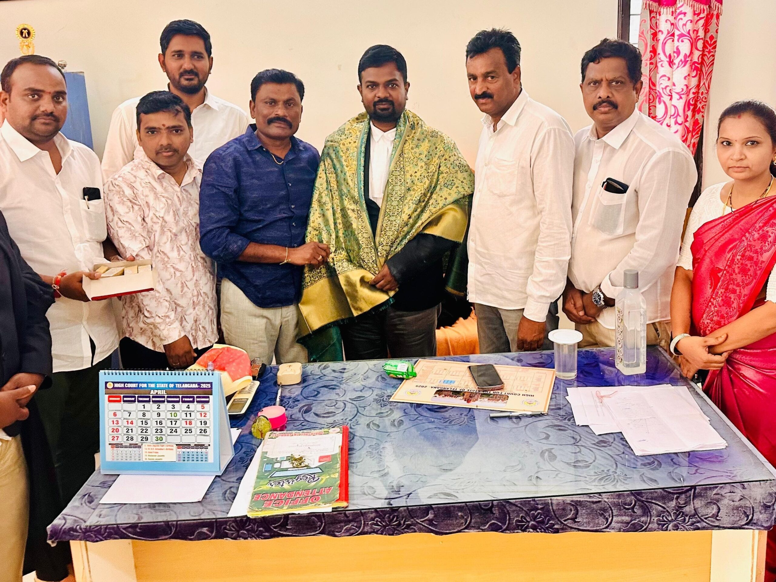 జడ్జిని కలిసిన నూతన కార్యవర్గం