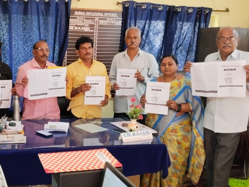 గుడివాడలో బాలోత్సవం బ్రోచర్ ఆవిష్కరణ.