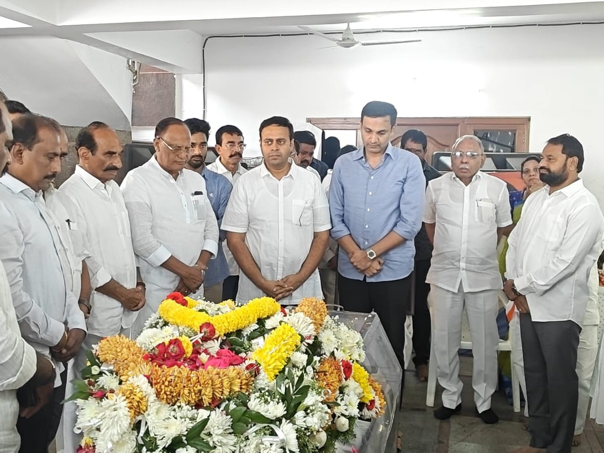 రామ్ రెడ్డి దామోదర్ రెడ్డికి నివాళులర్పించిన మండలి ఛైర్మన్