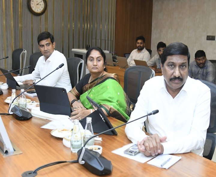 రాష్ట్ర సచివాలయంలో కేబినెట్ సమావేశంలో మంత్రి
