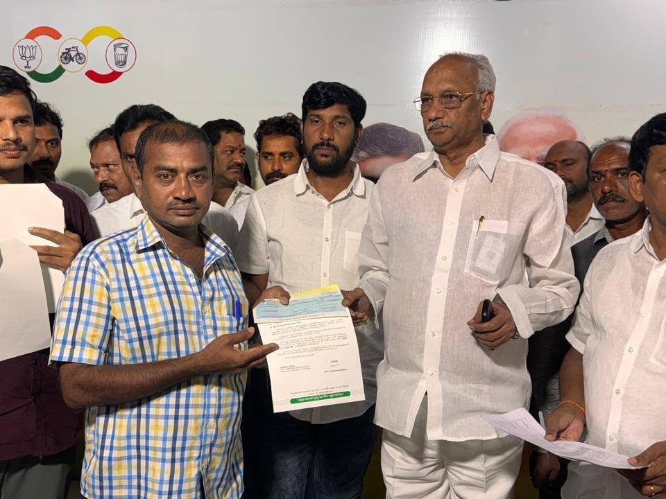 సియం రిలీఫ్ ఫండ్ చెక్కులు అందజేత