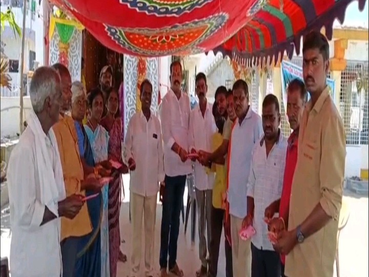 పారిశుద్ధ కార్మికులకు చేయూత