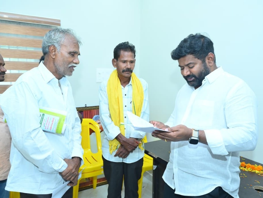 ‘ప్రజా సమస్యల పరిష్కారానికి అదికారులు సహకరించాలి’
