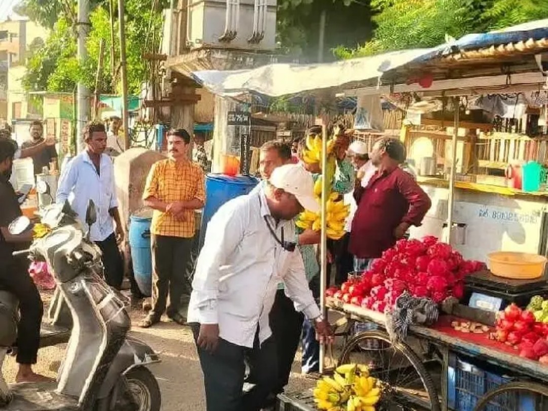 ‘స్వచ్ఛందంగా ఆక్రమణలు తొలగించుకోవాలి’