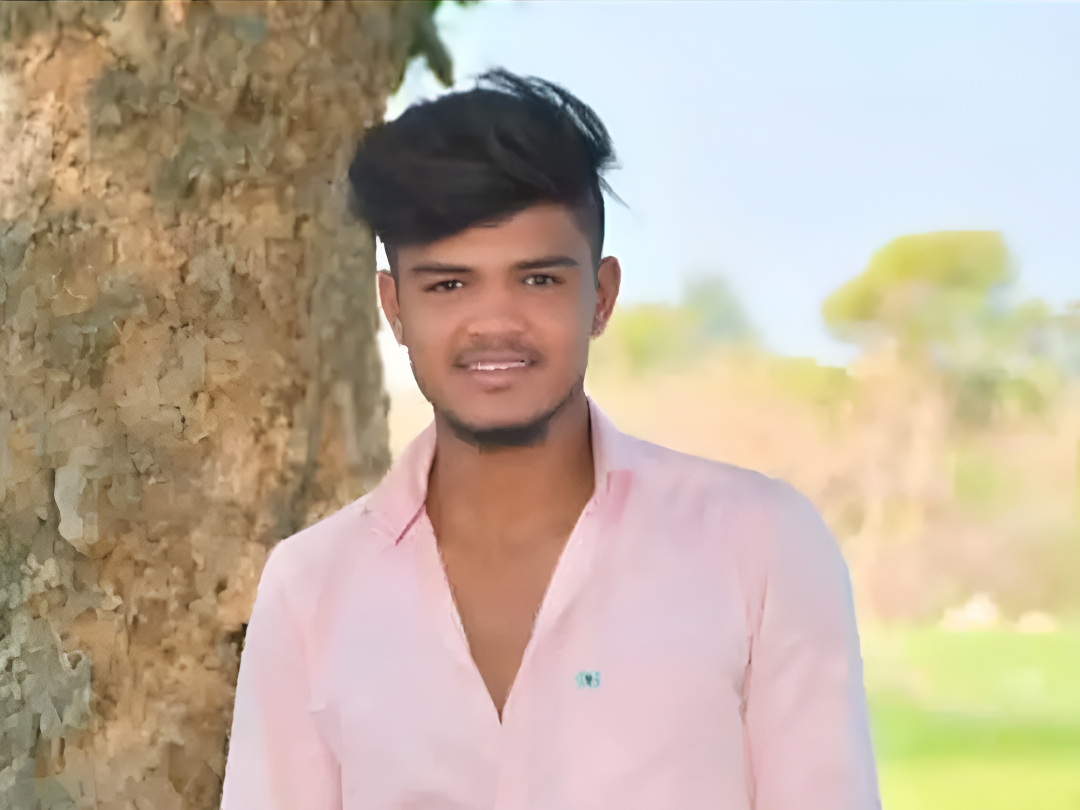 చెట్టును ఢీకొని యువకుడు మృతి