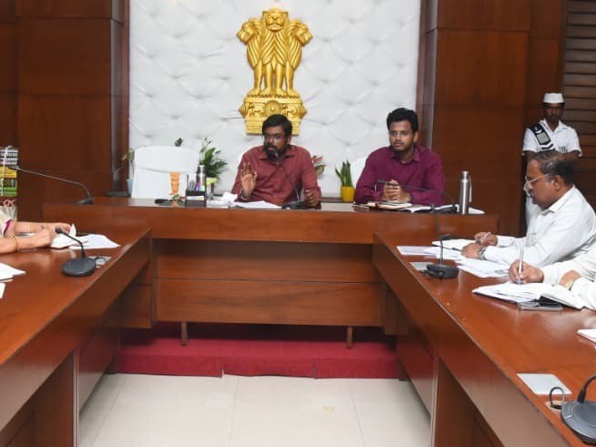 రైతులు ఇబ్బంది పడకుండా అధికారులు చూడాలి: కలెక్టర్
