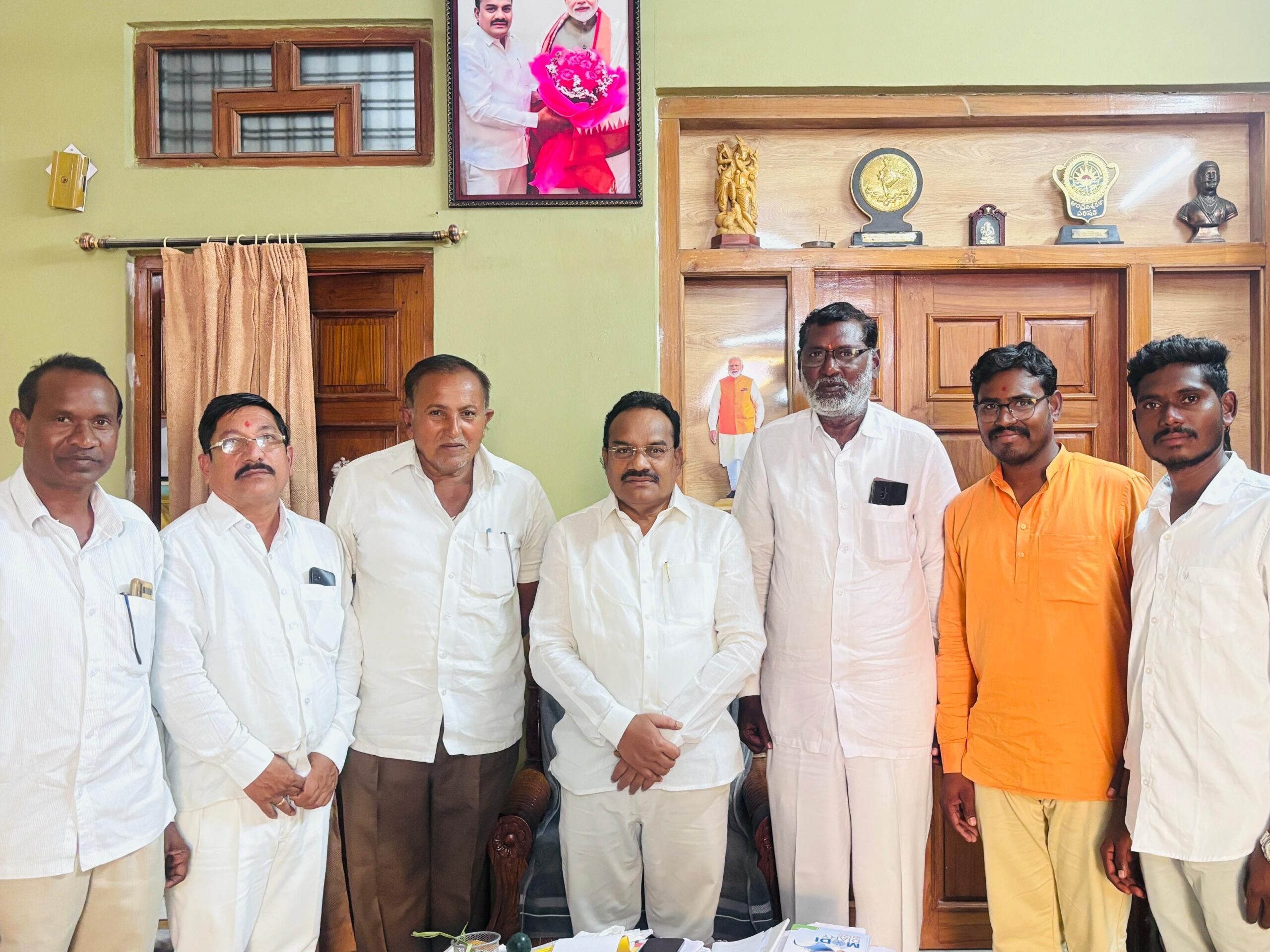 స్థానిక ఎన్నికల్లో పార్టీ గెలుపునకు పనిచేయాలి: MP నగేశ్