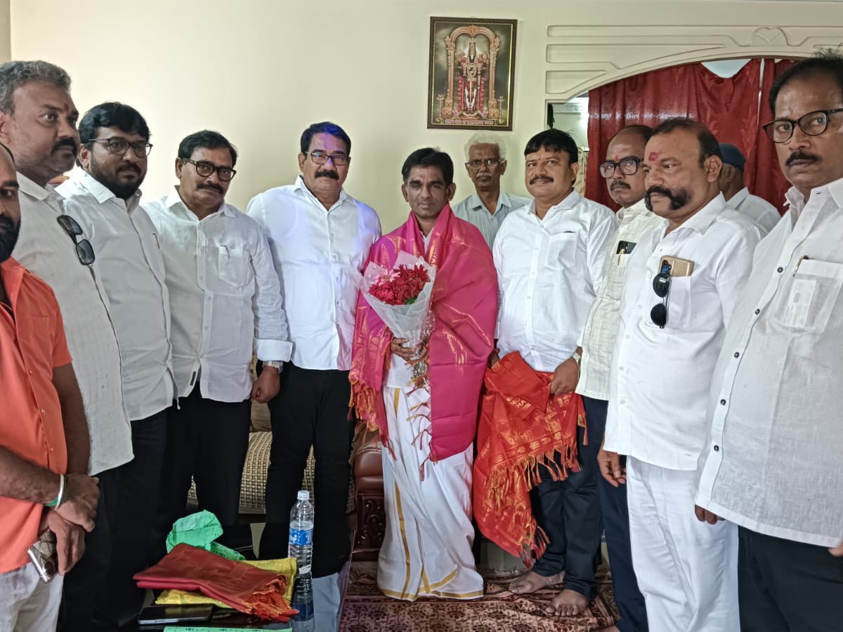 పోతుగుంటను అభినందించిన యల్లటూరు