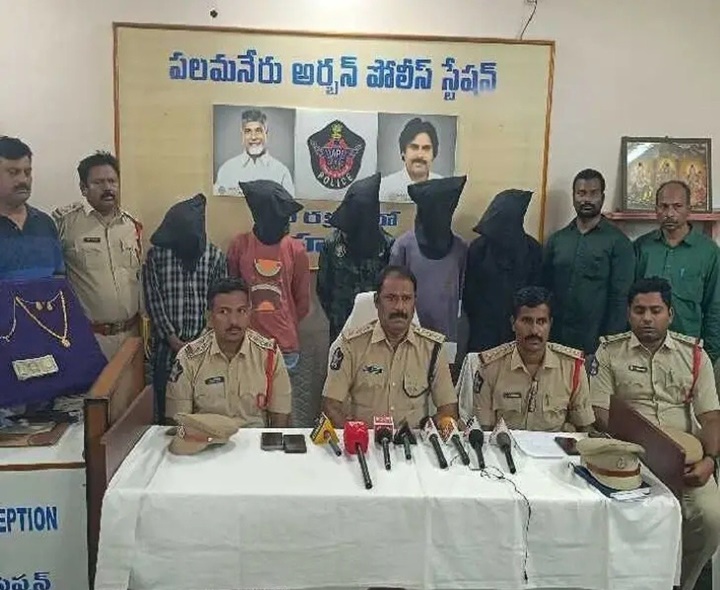 దొంగతనం కేసులో ఐదుగురు అరెస్ట్