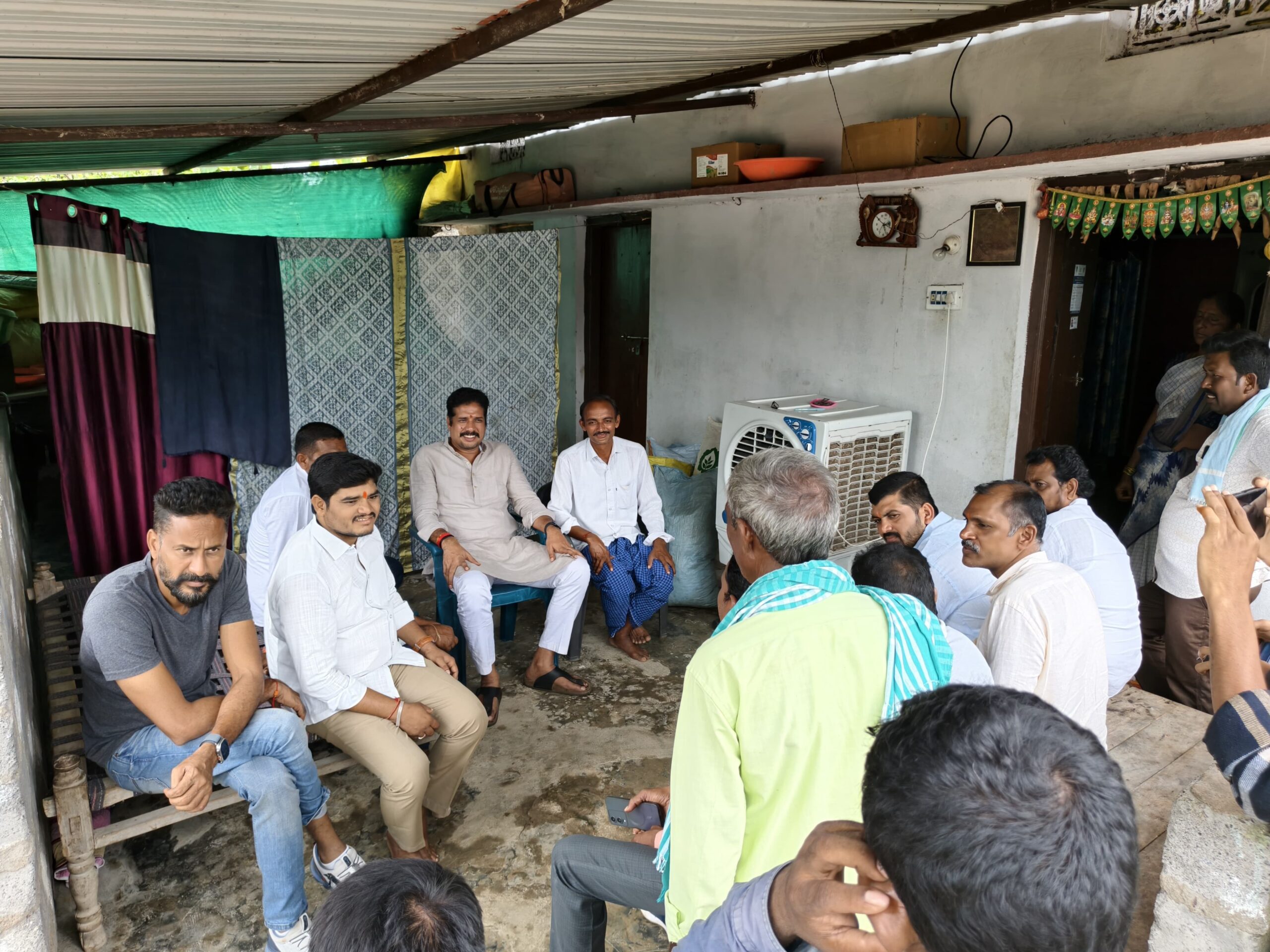 BJP నాయకున్ని పరామర్శించిన జాతీయ ఎస్టీ కమిషన్ సభ్యుడు