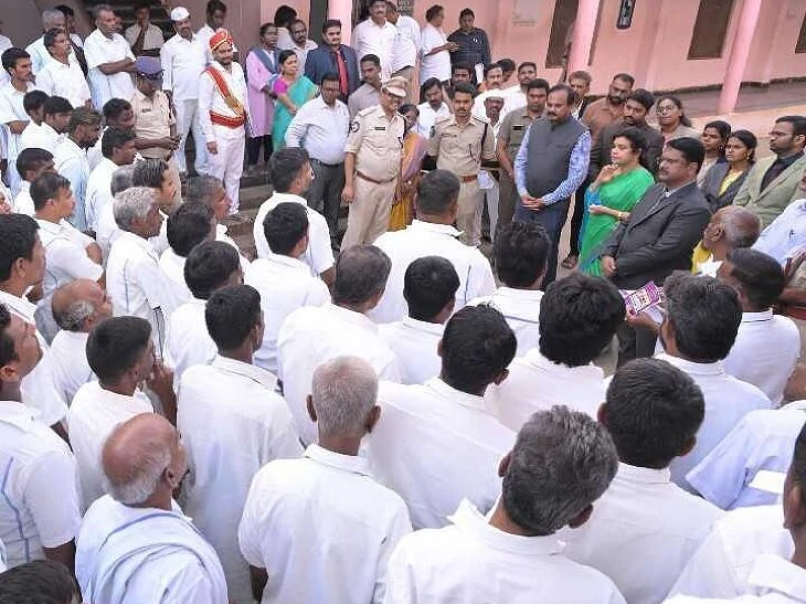 సెంట్రల్ జైలును సందర్శించిన జడ్జి, కలెక్టర్, ఎస్పీ