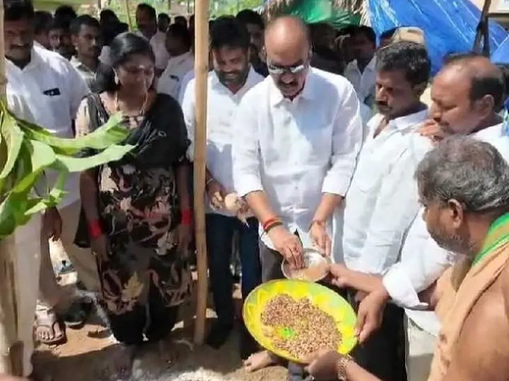 మినీ గోకులానికి శంకుస్థాపన చేసిన ఎమ్మెల్యే