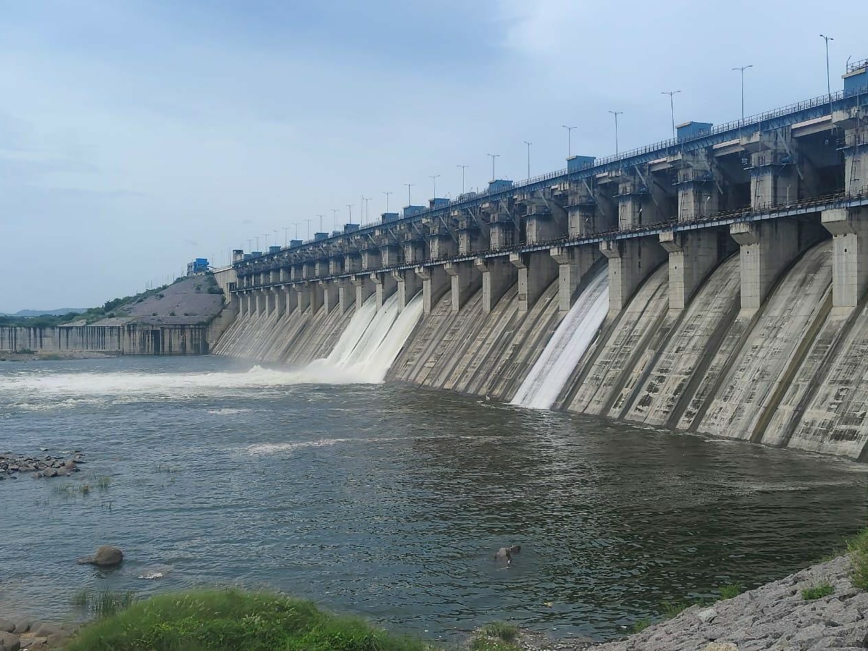 మానేరు నుంచి ఎల్ఎండికి నీటి విడుదల