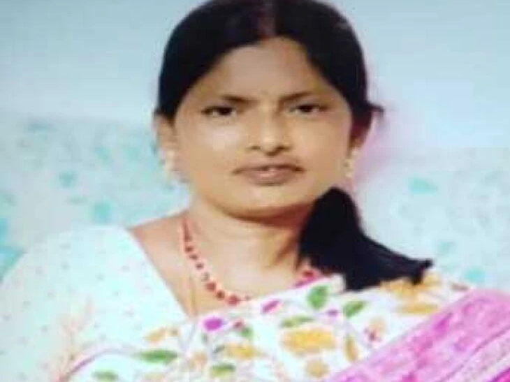 పాతూరులో బైక్‌ను ఢీకొని అంగన్వాడీ కార్యకర్త మృతి