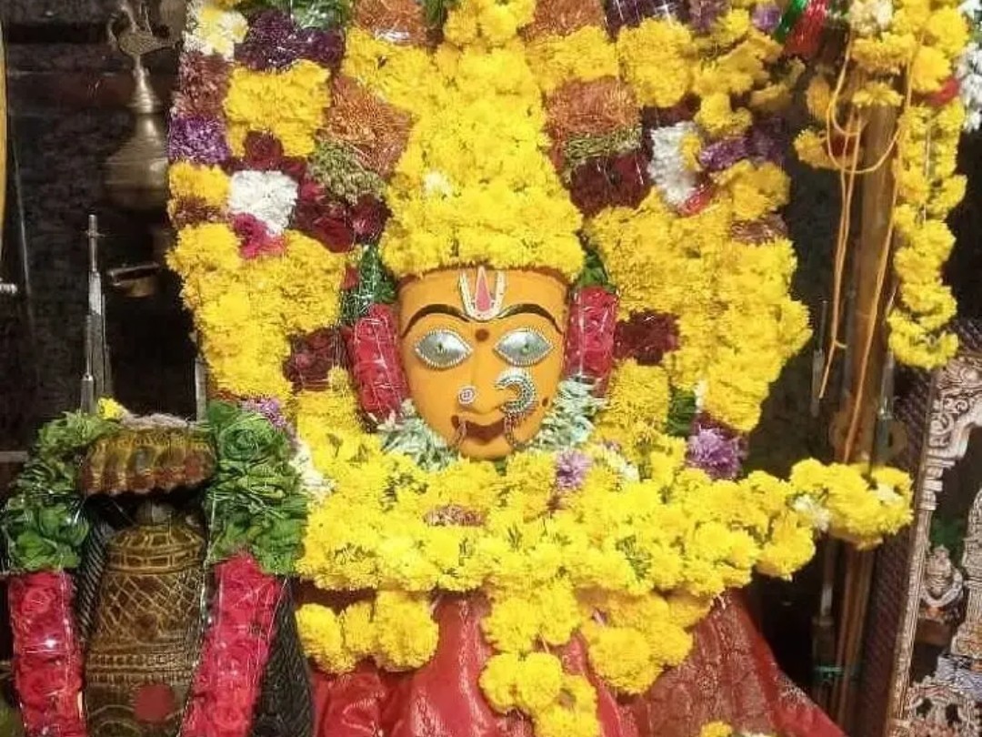 ప్రత్యేక అలంకారంలో విరుపాక్షి మారెమ్మ