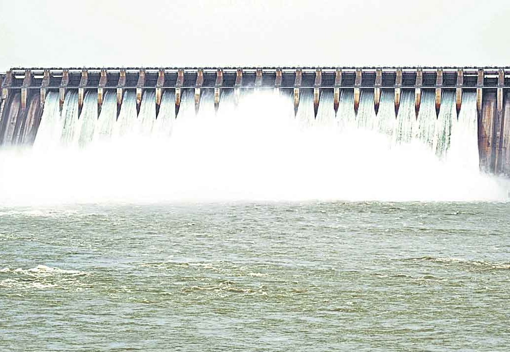 నాగార్జున సాగర్ 26 గేట్లు ఎత్తివేత