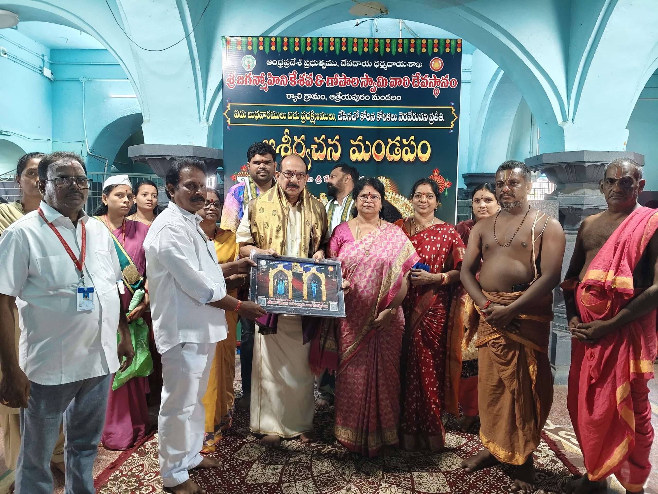 జగన్‌మోహిని అమ్మవారిని దర్శించికున్న పాట్నా హై కోర్టు జడ్జి