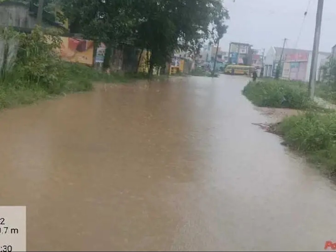 చెరువును తలపిస్తున్న రొంపిచర్ల ఎర్రావారిపాలెం రోడ్డు