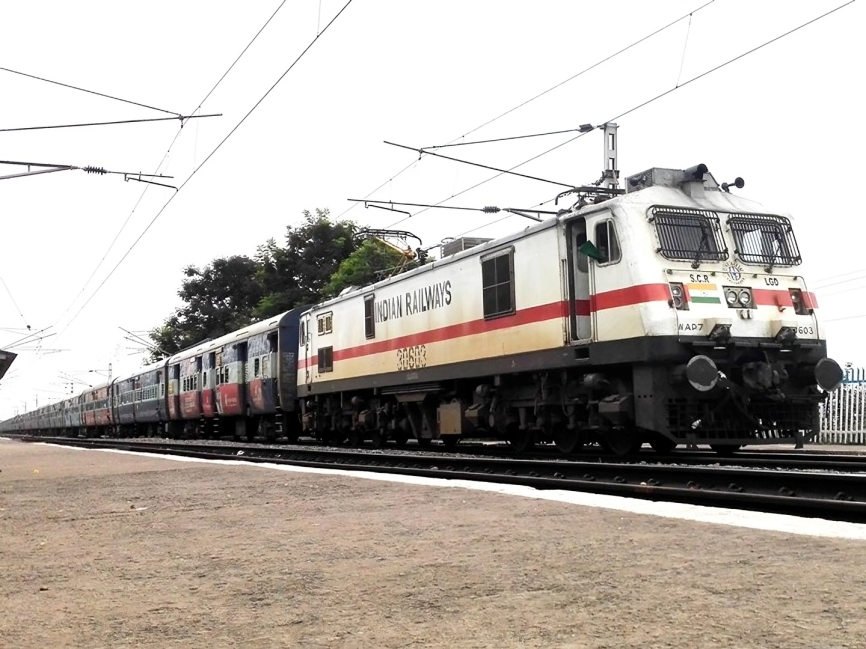 రత్నాచల్ ఎక్స్‌ప్రెస్‌కు సాంకేతికలోపం
