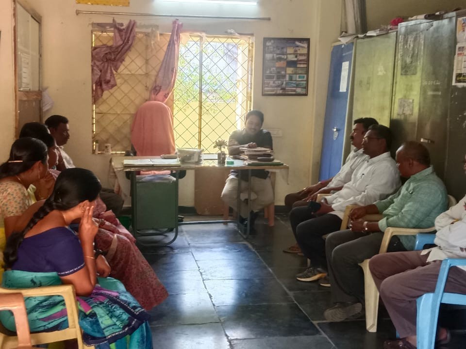 డీవైఈవో ఆకస్మిక తనిఖీ