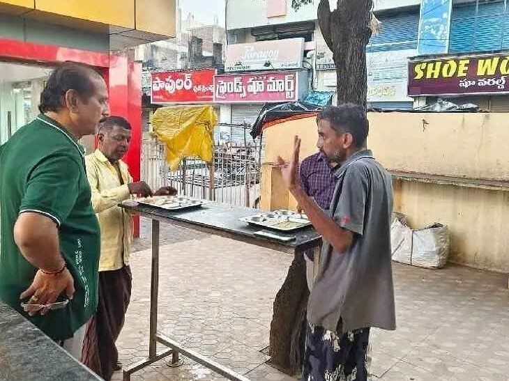 అన్న క్యాంటీన్‌లో మున్సిపల్ కమిషనర్ తనిఖీలు