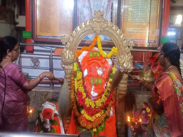ప్రసన్నాంజనేయ స్వామికి ప్రత్యేక పూజలు