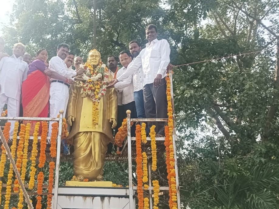 దివంగత మాజీ మంత్రి జయంతి వేడుకలు