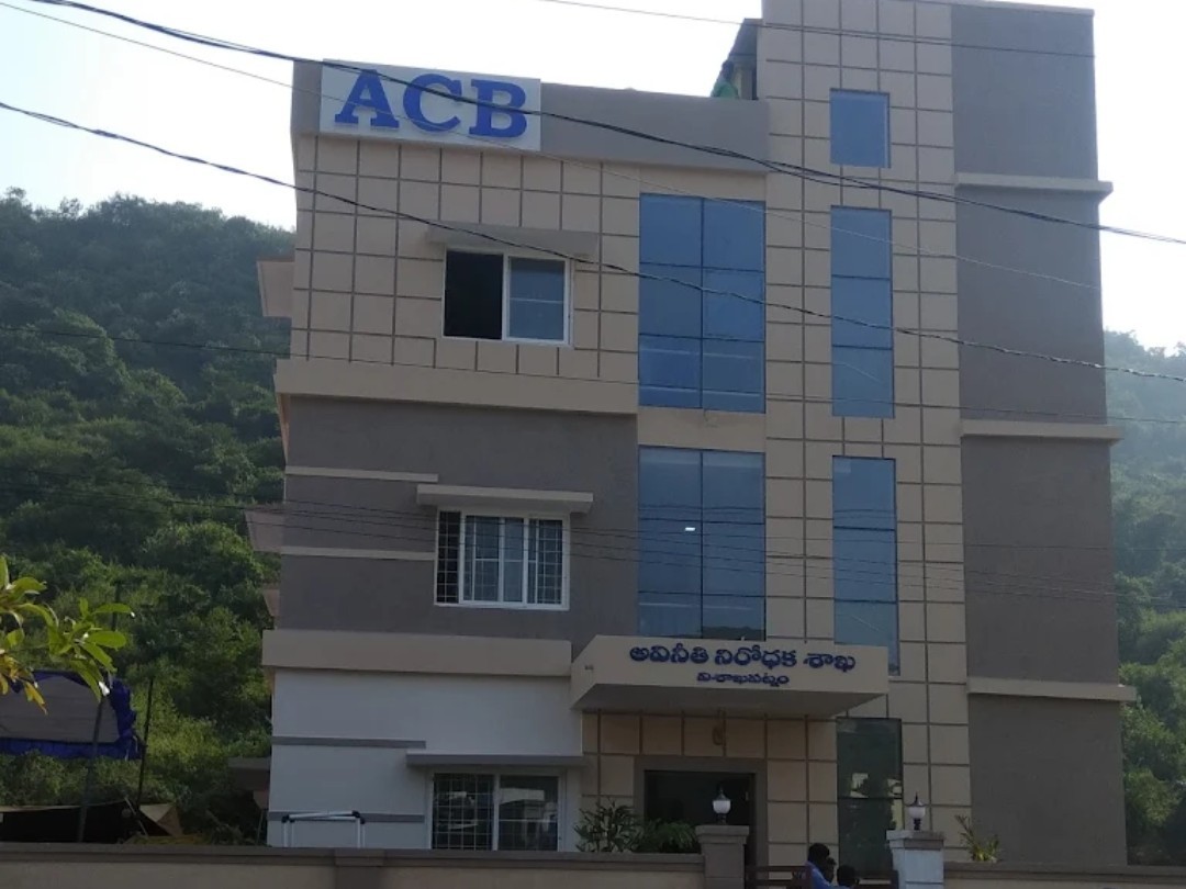 ఏసీబీ అధికారుల పేరుతో మోసాలు: ఉద్యోగులకు హెచ్చరిక