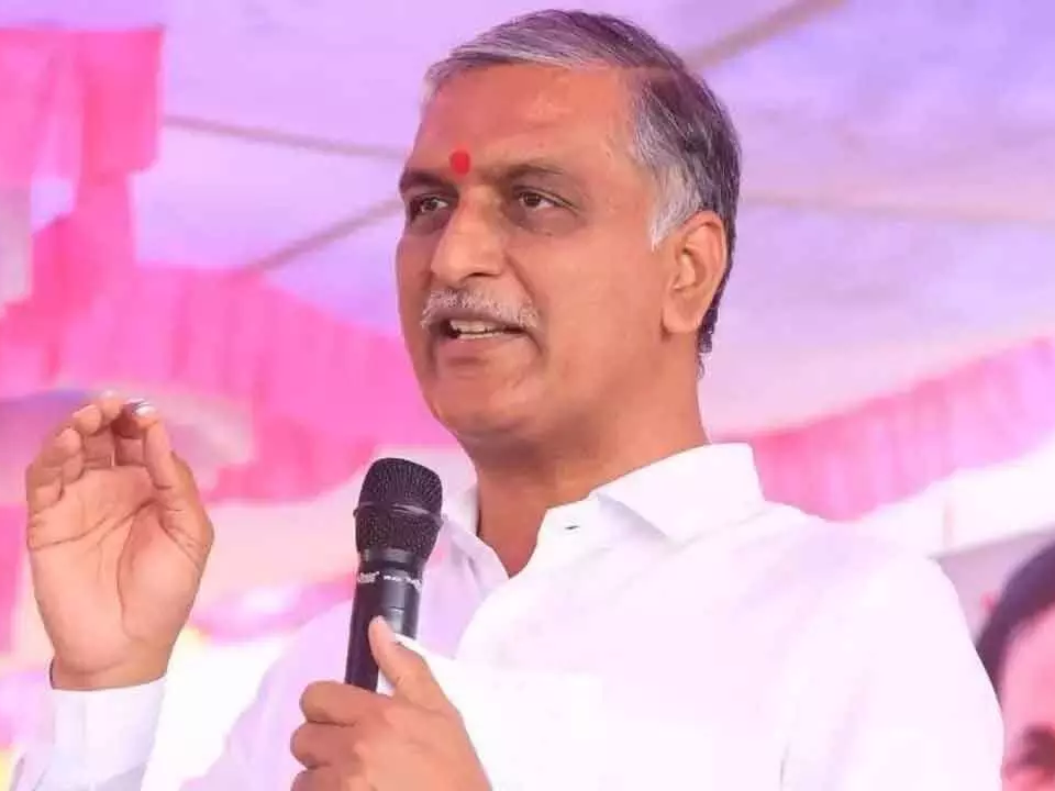 జిల్లాలో మెడికల్ కాలేజీ లేకుండా చేశారు: హరీష్ రావు