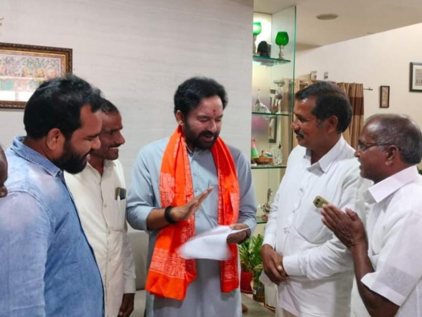 కేంద్రమంత్రిని కలిసిన ఆర్ఆర్ఆర్ బాధితులు