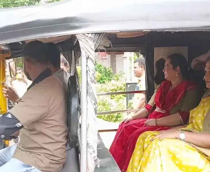 “ఆటో డ్రైవర్ల సేవలో” పాల్గొన్న జిల్లా ఇంఛార్జ్ మంత్రి