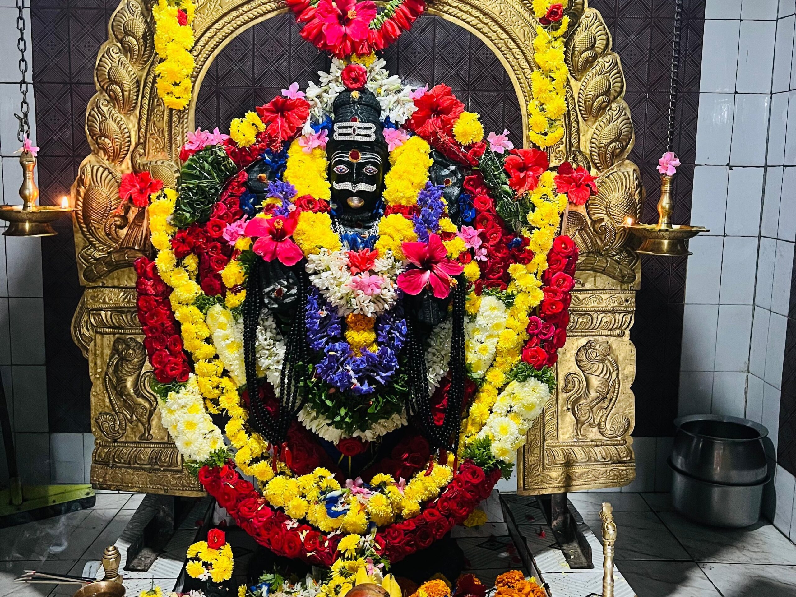 ప్రత్యేక అలంకారంలో శనీశ్వర స్వామి
