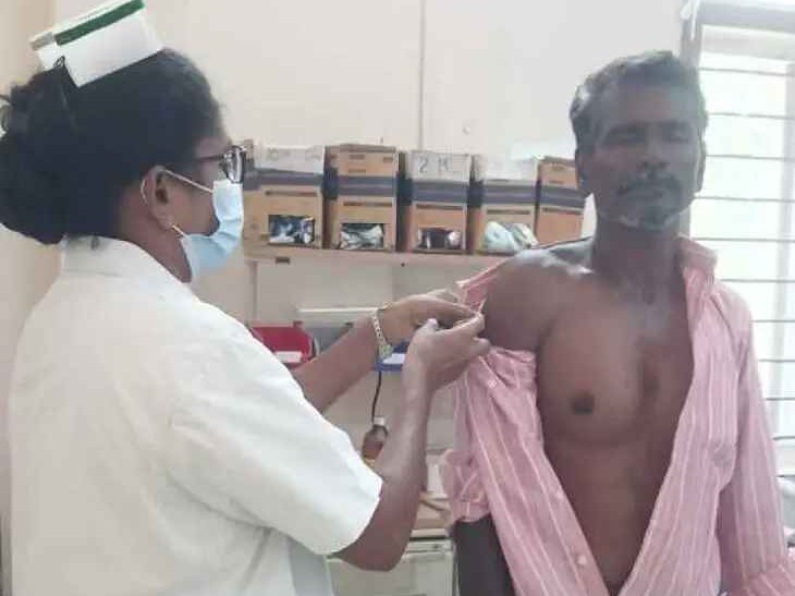 కుక్కల దాడిలో ఇద్దిరికి తీవ్ర గాయాలు