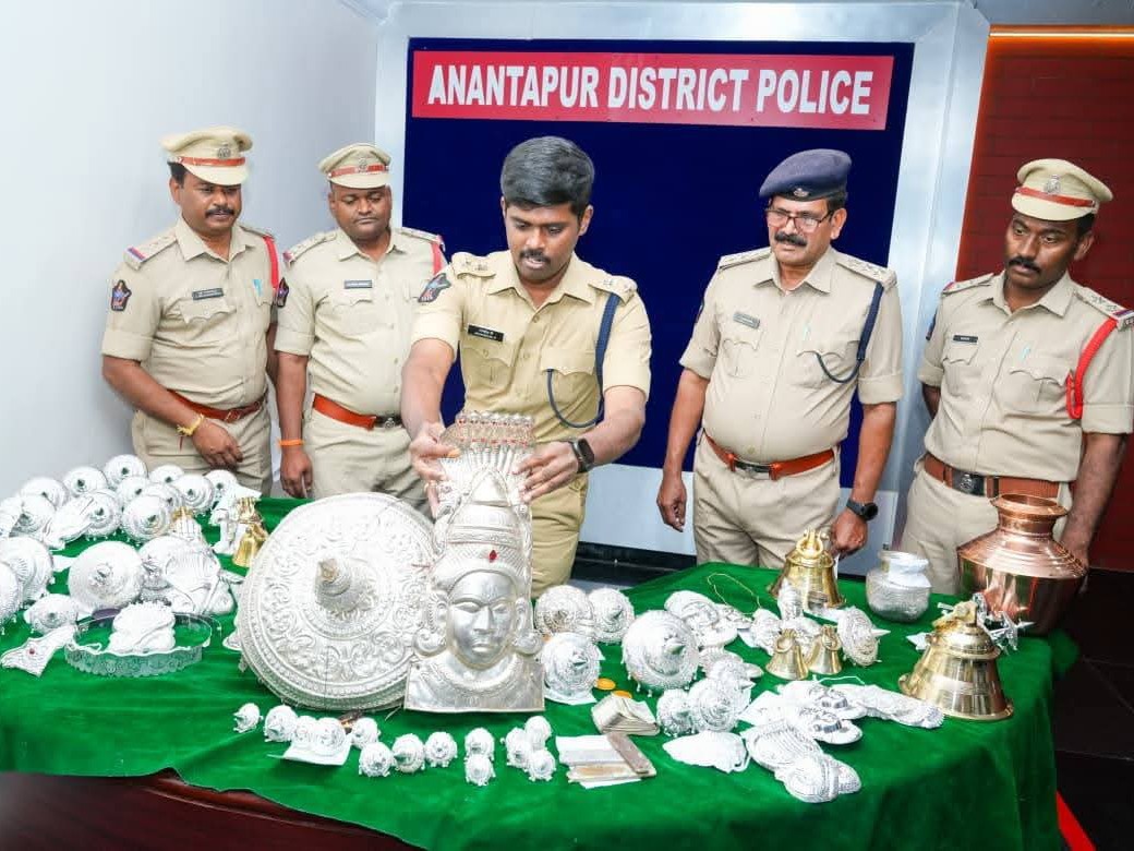 దేవాలయాల్లో చోరీలకు పాల్పడుతున్న ముఠా అరెస్టు
