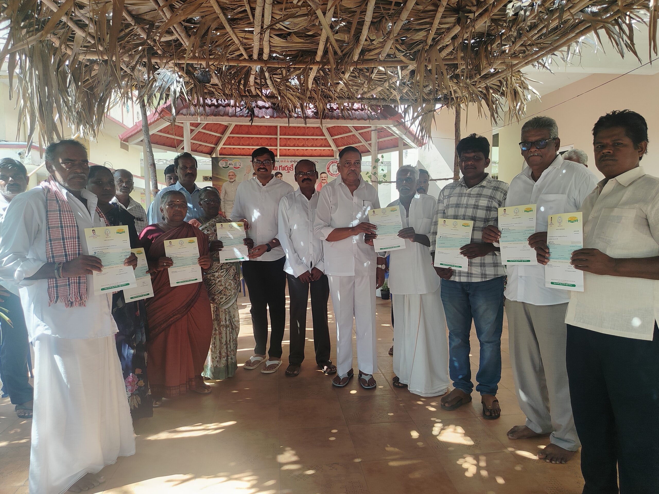 సీఎం రిలీఫ్ సహాయం అందించిన ఎమ్మెల్యే