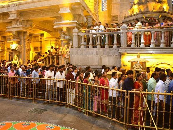 యాదాద్రిలో భక్తుల రద్దీ