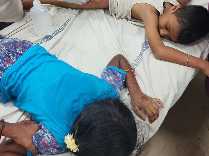 వేడి నీళ్లు ప‌డి మ‌హిళ‌ల‌కు, చిన్నారుల‌కు గాయాలు