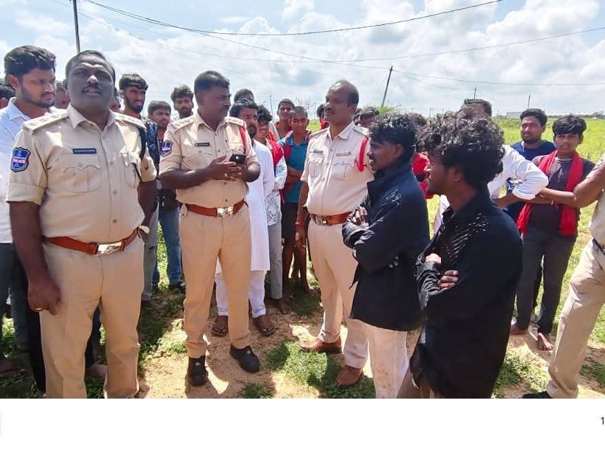 ఇద్దరు యువకులను రక్షించిన మెదక్ పోలీస్