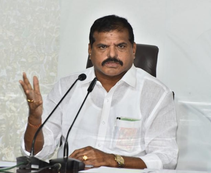 యూరియాపై లెక్కలు లేవు: బొత్స