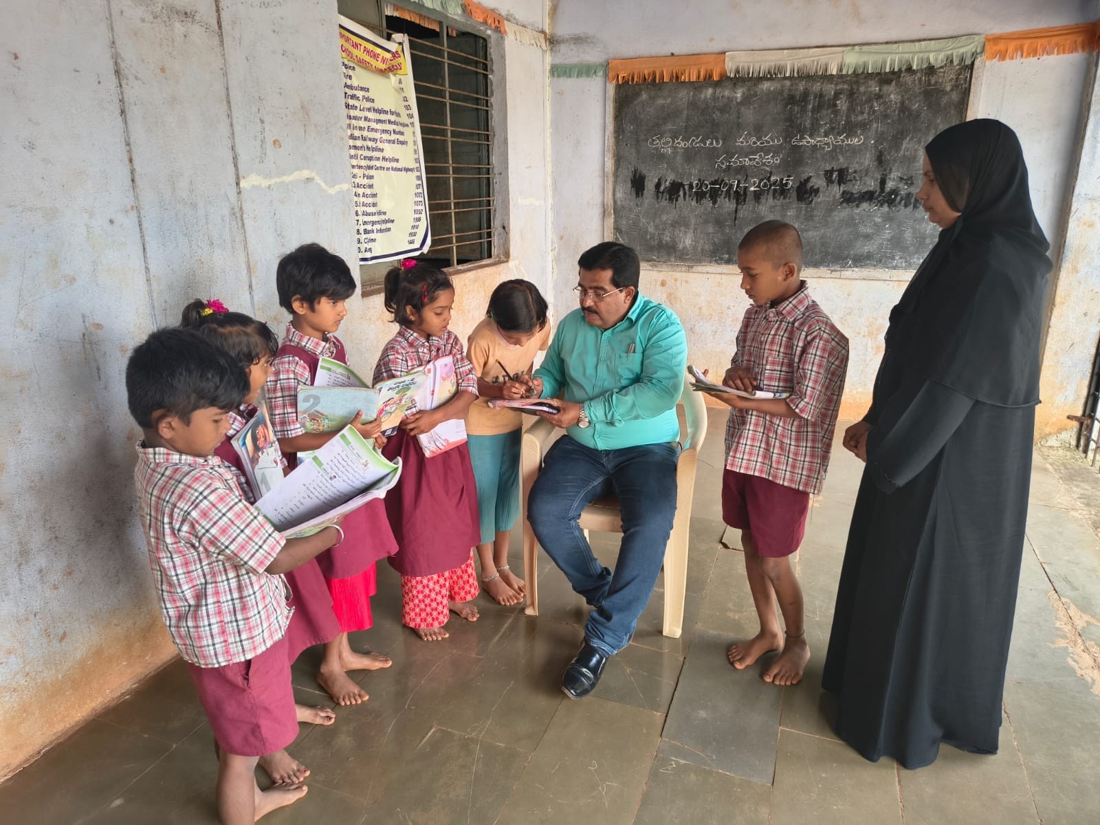 పాఠశాలలు తనిఖీ చేసిన ఎంఈవో