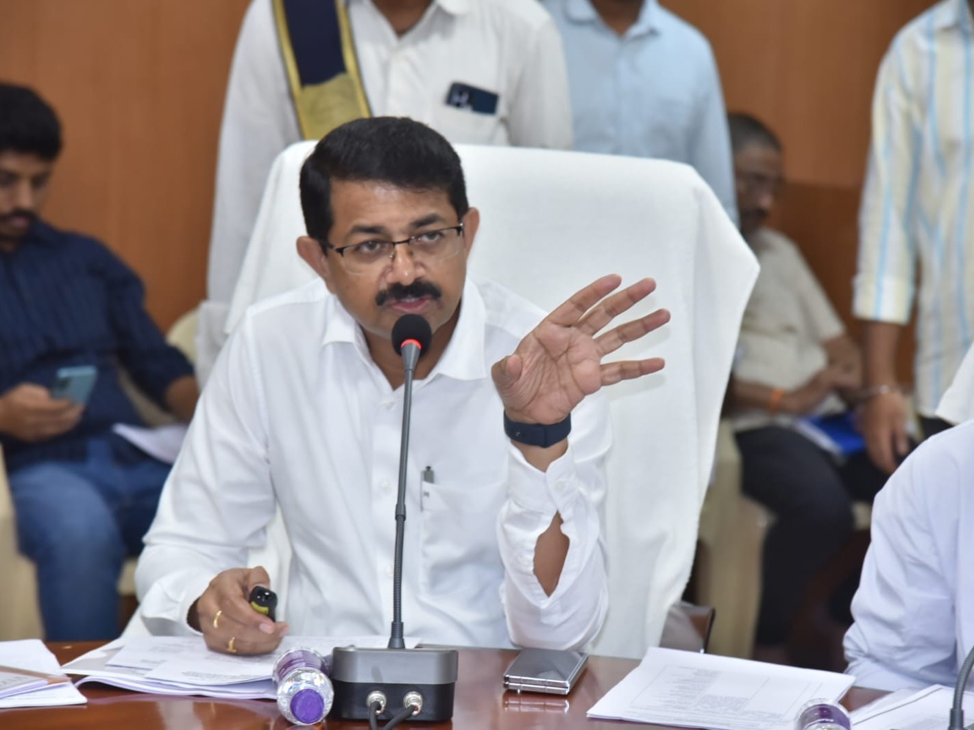 పైడితల్లికి పట్టు వస్త్రాలు సమర్పించనున్న మంత్రి