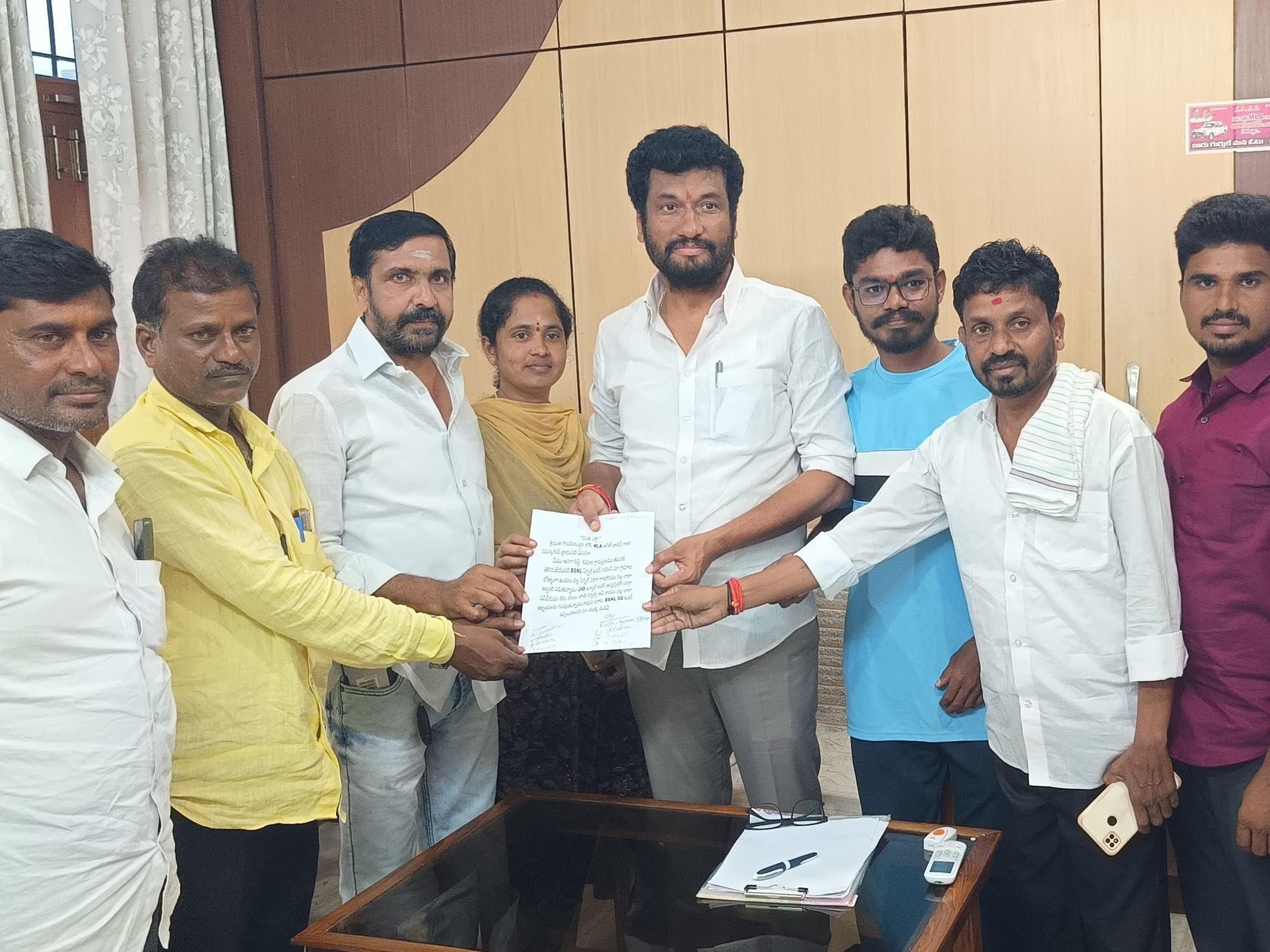 BSNL టవర్ ఏర్పాటు చేయాలని ఎమ్మెల్యేకు వినతి