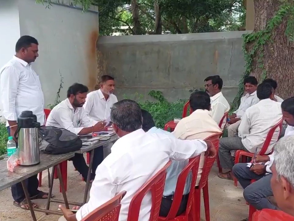 నిత్య పూజయ్య స్వామి ఆలయంలో తలనీలాల వేలం పాట